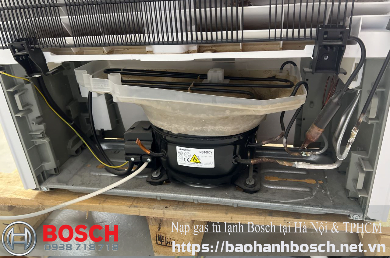 Tủ lạnh hoạt động nhiều hơn khi thiếu gas, do đó nên nhanh chóng nạp gas tủ lạnh Bosch